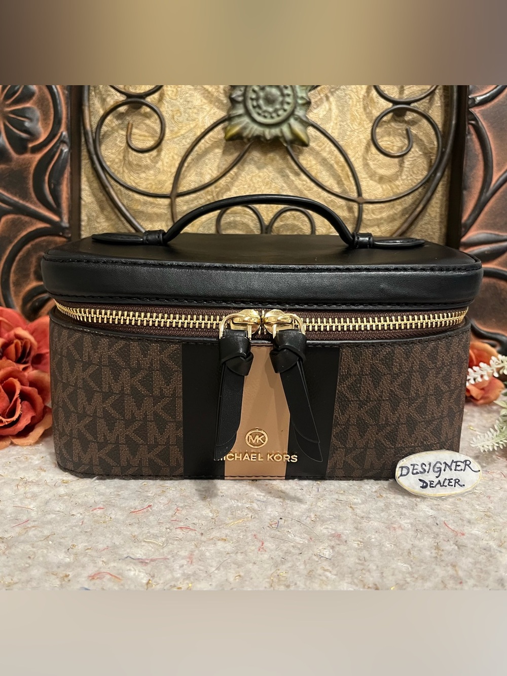 MICHAEL KORS Jet Set Signature Stripe Cosmetic Train Case